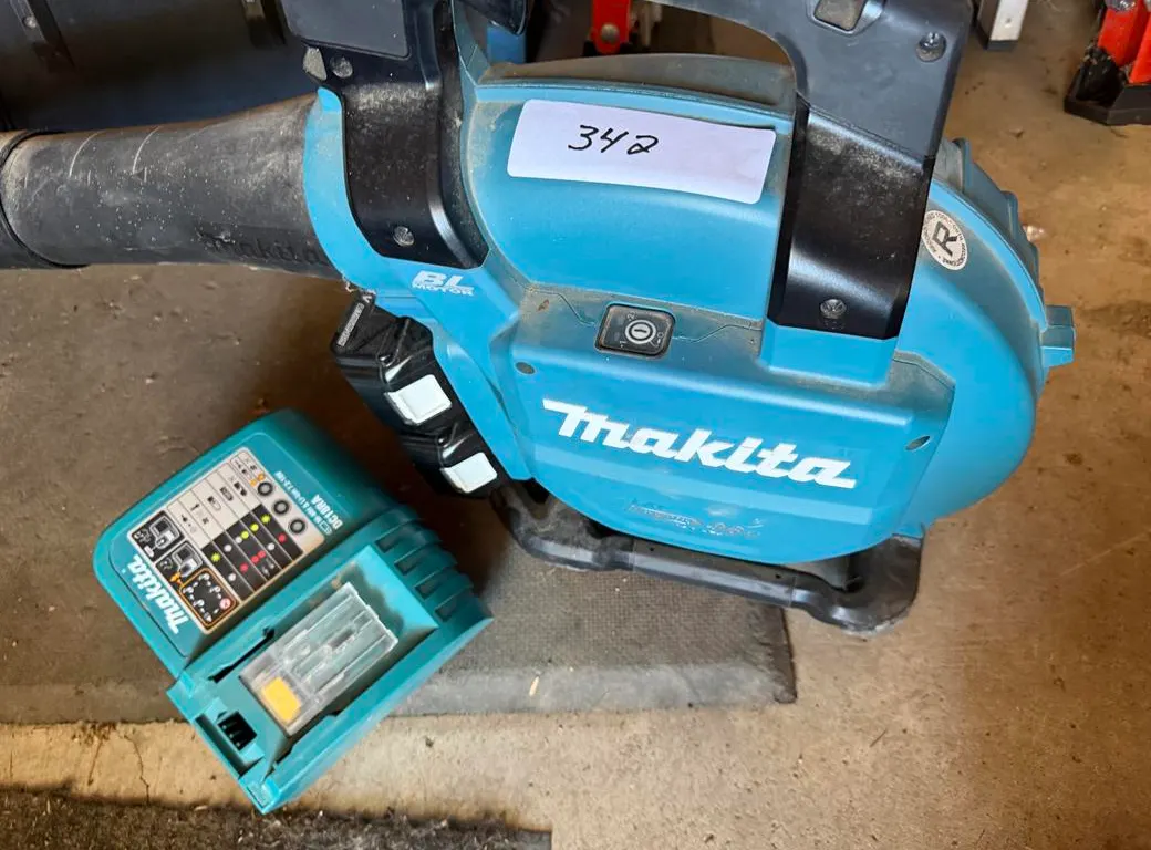 Makita 18V Blower and Charger