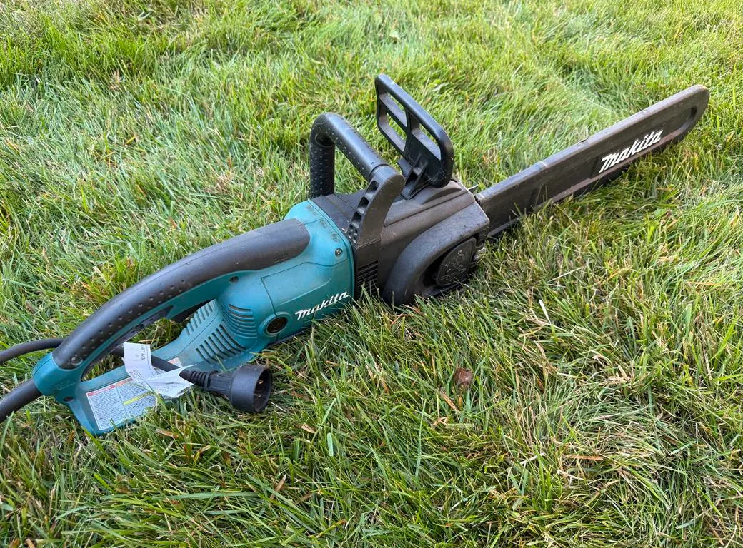 Makita Electric 16" Chainsaw