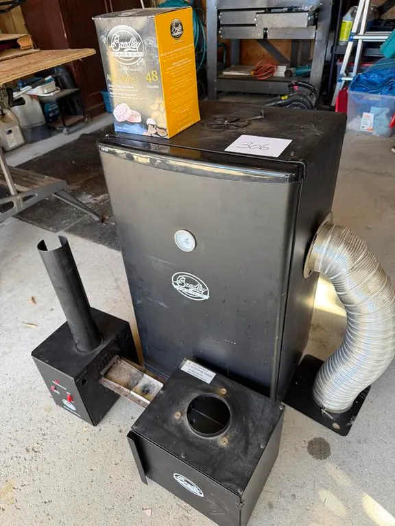 Bradley Smoker Model BTIS1