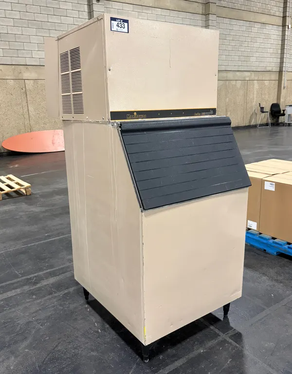 MANITOWOC GD0602A COMMERCIAL ICE MAKER WITH ICE STORAGE BIN