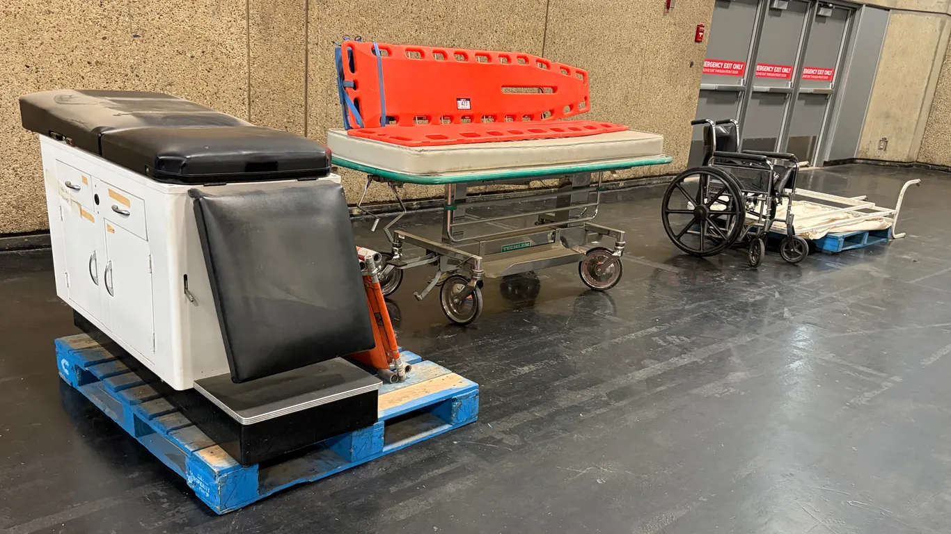 LOT OF ASSORTED MEDICAL EQUIPMENT – STRETCHER, WHEELCHAIR, EXAM TABLE