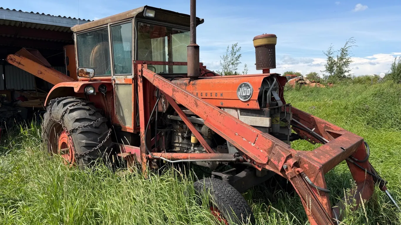 Massey Ferguson 1100 2wd Tractor w/ Loader **THIS LISTING FOR ADVERTISING PURPOSES ONLY - NO WEBCAST BIDDING AVAILABLE - SOLD LIVE ON-SITE ONLY**