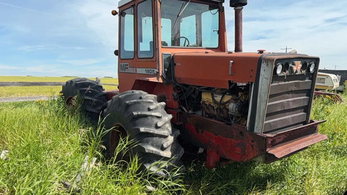 Massey Ferguson 1805 4wd Tractor w/ Front End Loader & Bucket, Requires Motor Work, * Cat generator in future lot was purchased for engine replacement