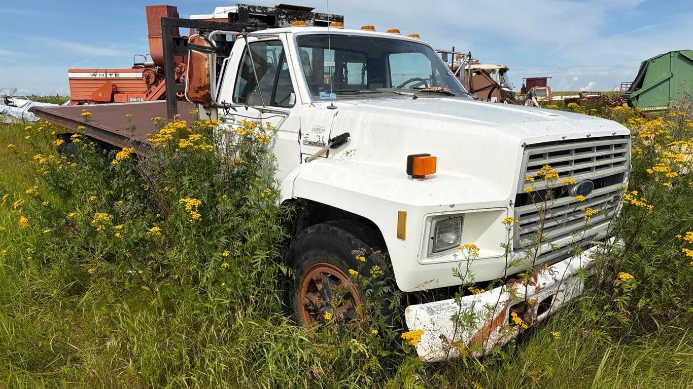 Ford Winch/ Roll Off Deck Truck, 322,256km, Operation unknown **THIS LISTING FOR ADVERTISING PURPOSES ONLY - NO WEBCAST BIDDING AVAILABLE - SOLD LIVE