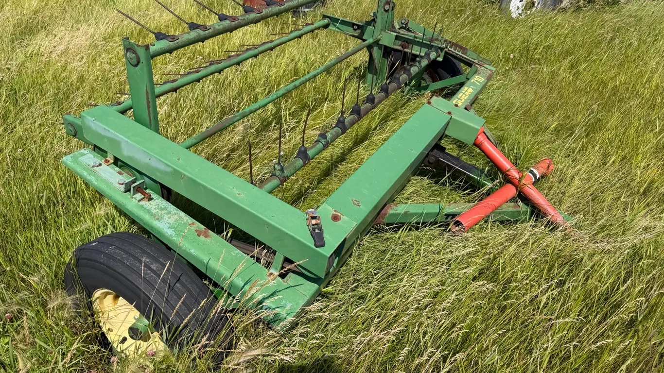 Pequea 710 Hydraulic Drive Hay Fluffer **THIS LISTING FOR ADVERTISING PURPOSES ONLY - NO WEBCAST BIDDING AVAILABLE - SOLD LIVE ON-SITE ONLY**