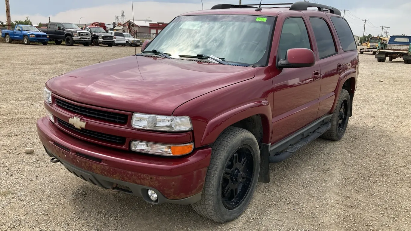 2005 Chevrolet Tahoe Red SUV VIN: 1GNEK13T35R141957