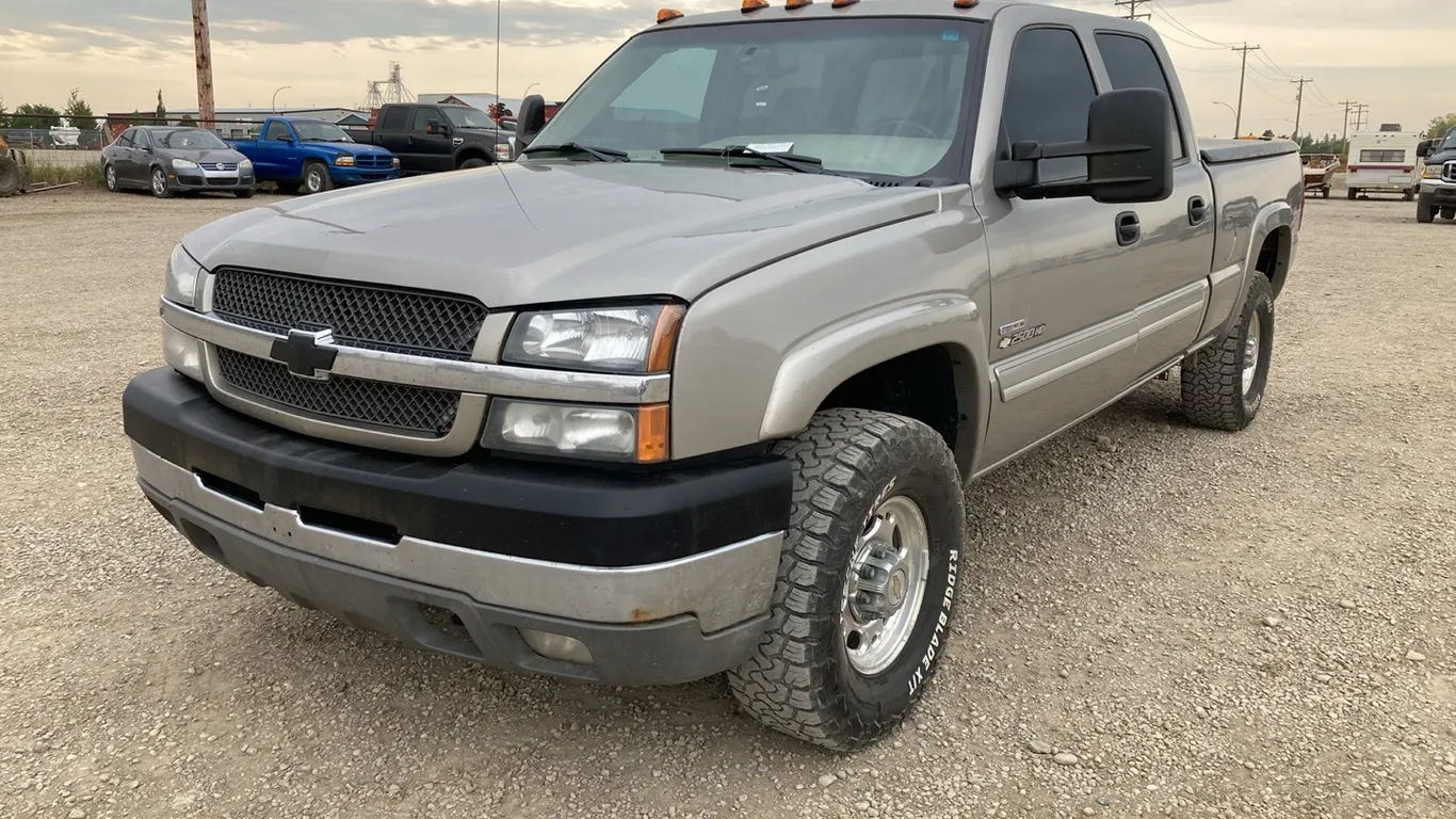 2003 Chevrolet Silverado 2500 HD Crew Cab Gold Truck VIN: 1GCHK23123F167636