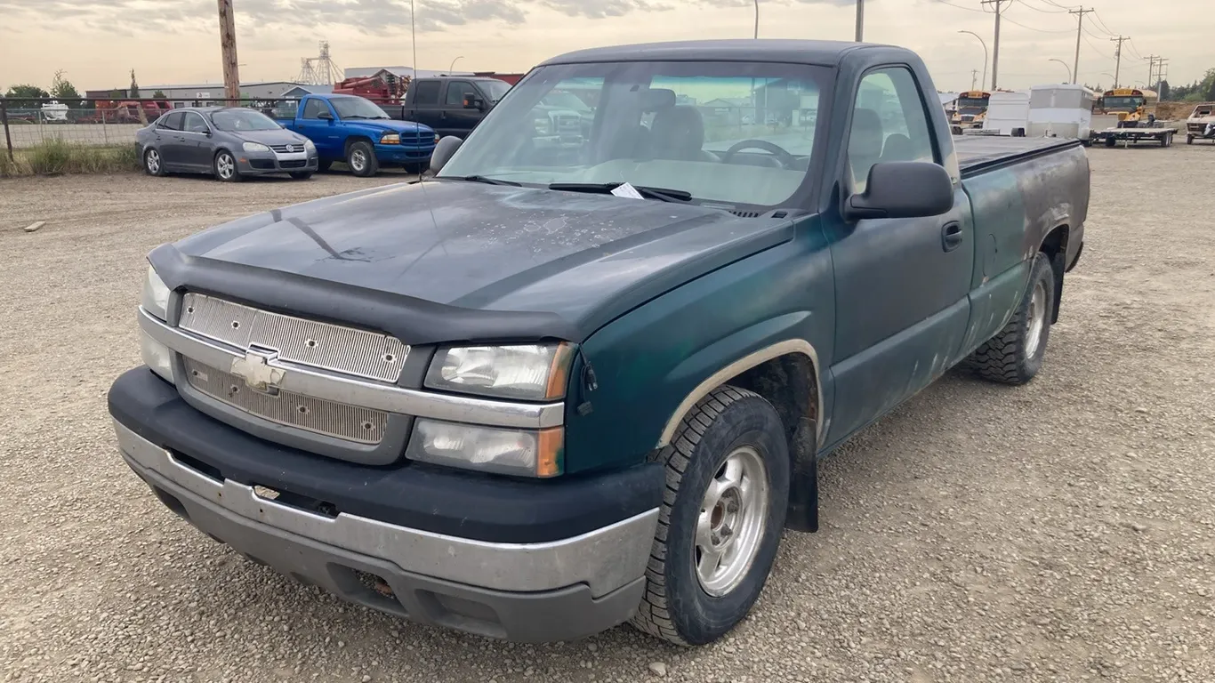 2004 Chevy Silverado 2WD Regular Cab Green Truck VIN: 1GCEC14XX4Z124613