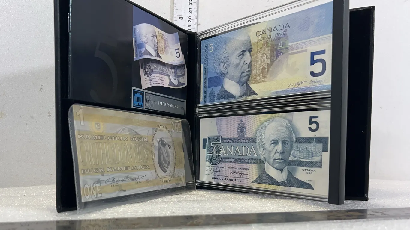 Royal Canadian Mint Set $5 Bill Collection, approx. 8 x 5" *Unreserved*
