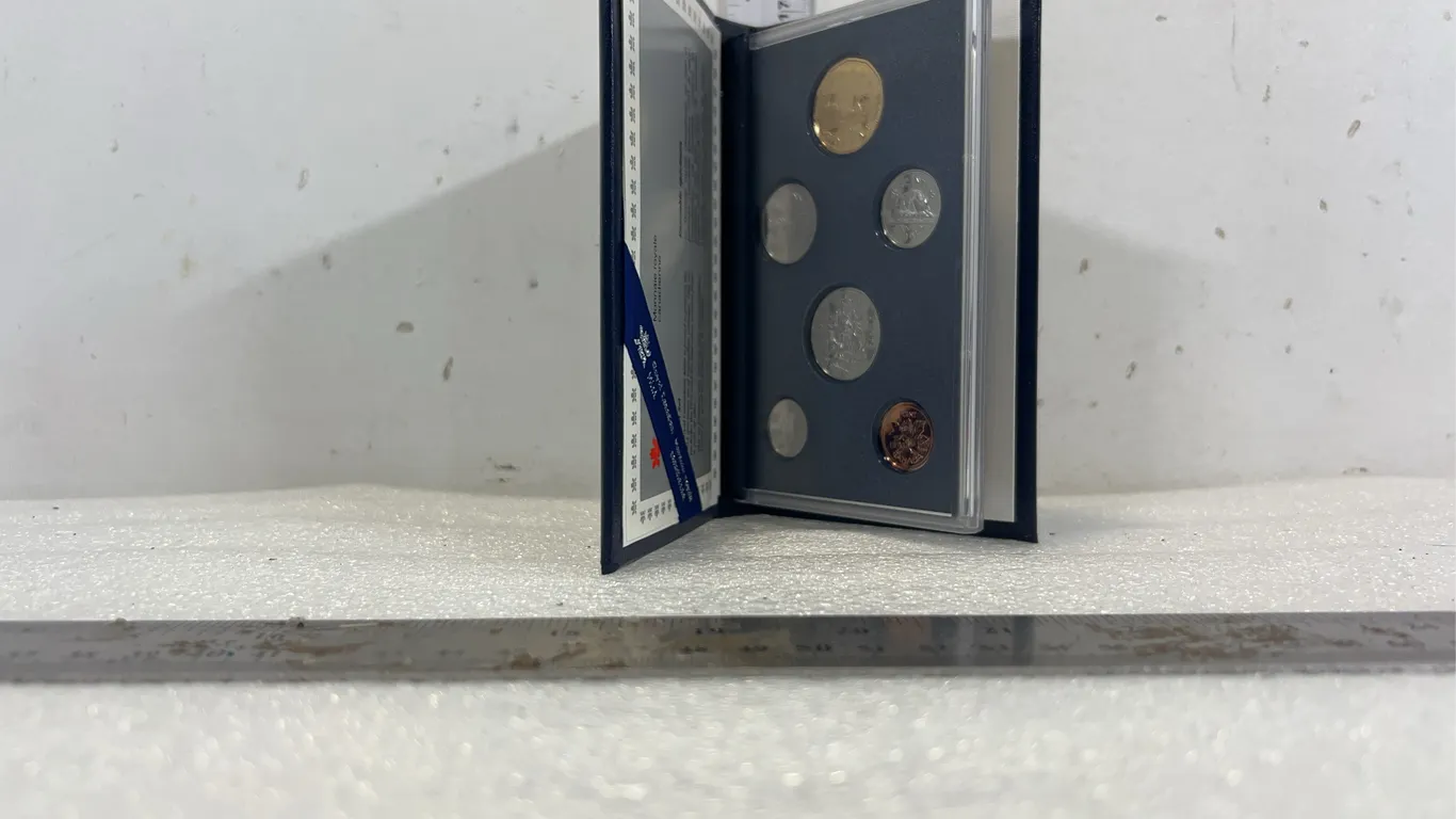 Royal Canadian Mint Set Coin Collection 1993, approx. 8'' x 5" *Unreserved*