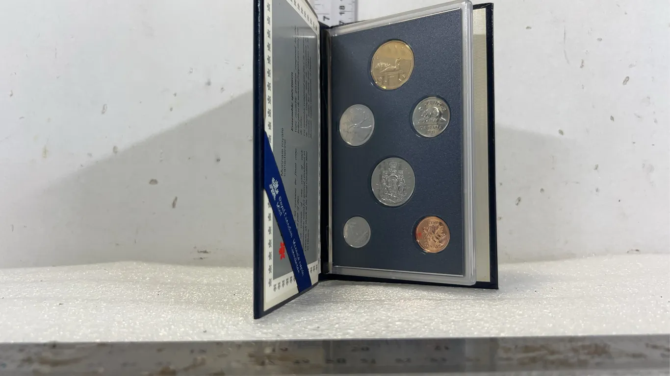 Royal Canadian Mint Set Coin Collection 1991, approx. 8'' x 5" *Unreserved*