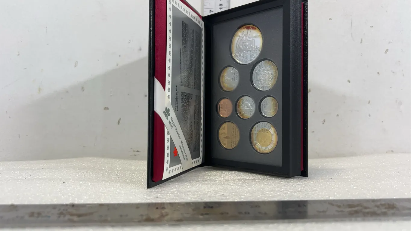 Royal Canadian Mint Set Coin Collection 1997, '72 Canada Series, approx. 8'' x 5" *Unreserved*