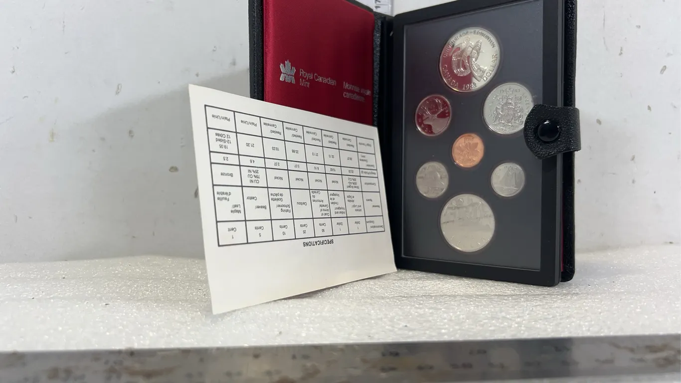 Royal Canadian Mint Set Coin Collection 1983, approx. 8'' x 5" *Unreserved*