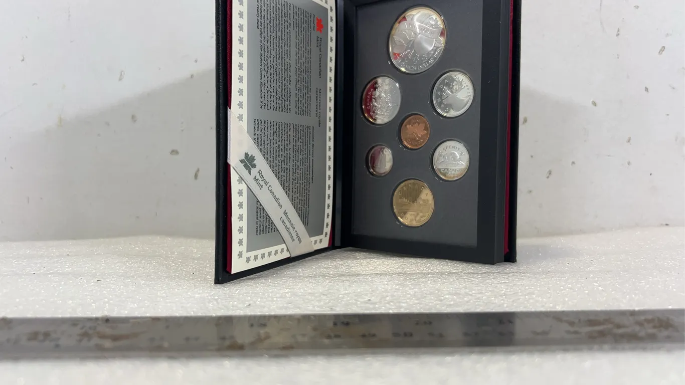 Royal Canadian Mint Set Coin Collection 1996, approx. 8'' x 5" *Unreserved*