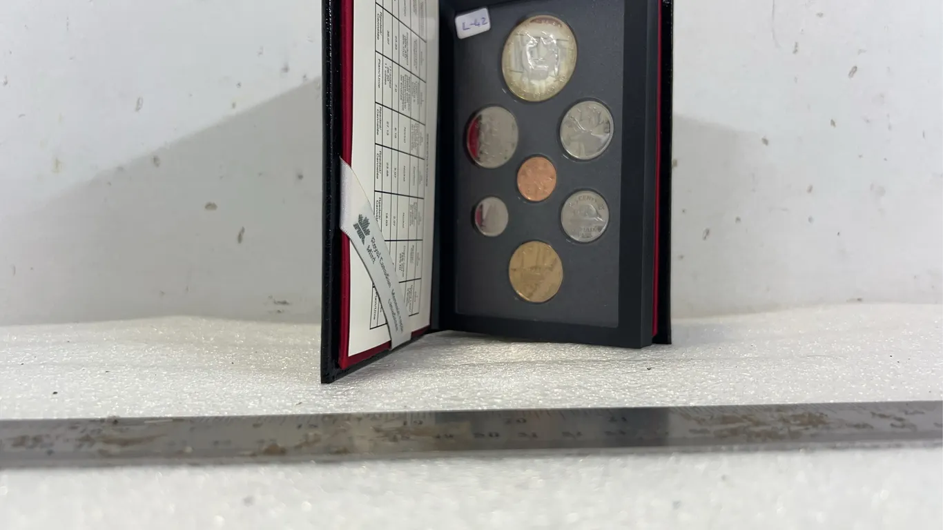 Royal Canadian Mint Set Coin Collection 1988, approx. 8'' x 5" *Unreserved*