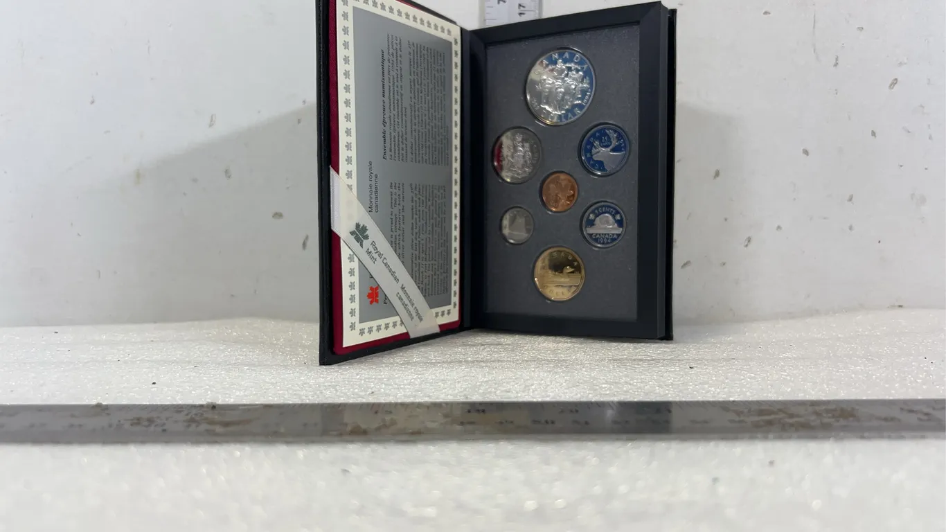 Royal Canadian Mint Set Coin Collection 1994, approx. 8'' x 5" *Unreserved*