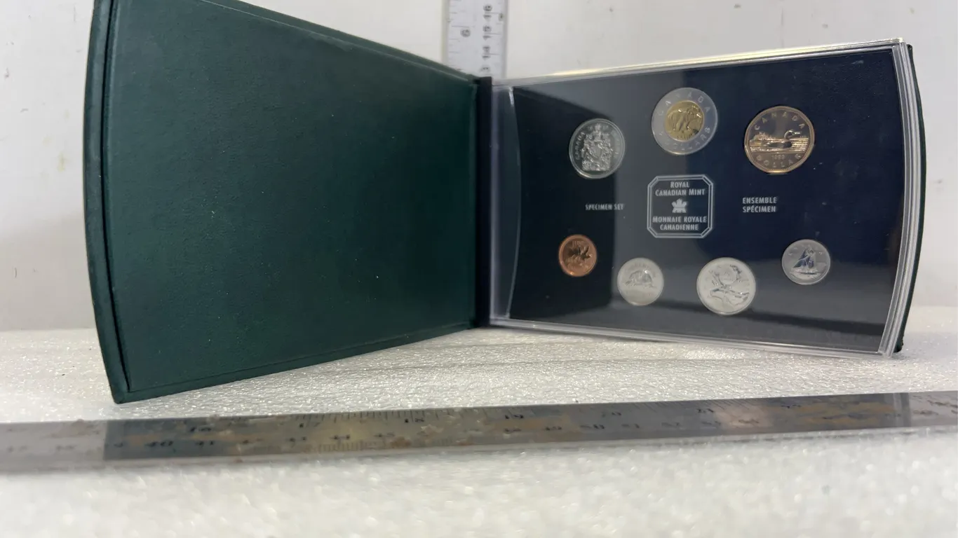 Royal Canadian Mint Set Coin Collection 1999, approx. 8'' x 5" *Unreserved*