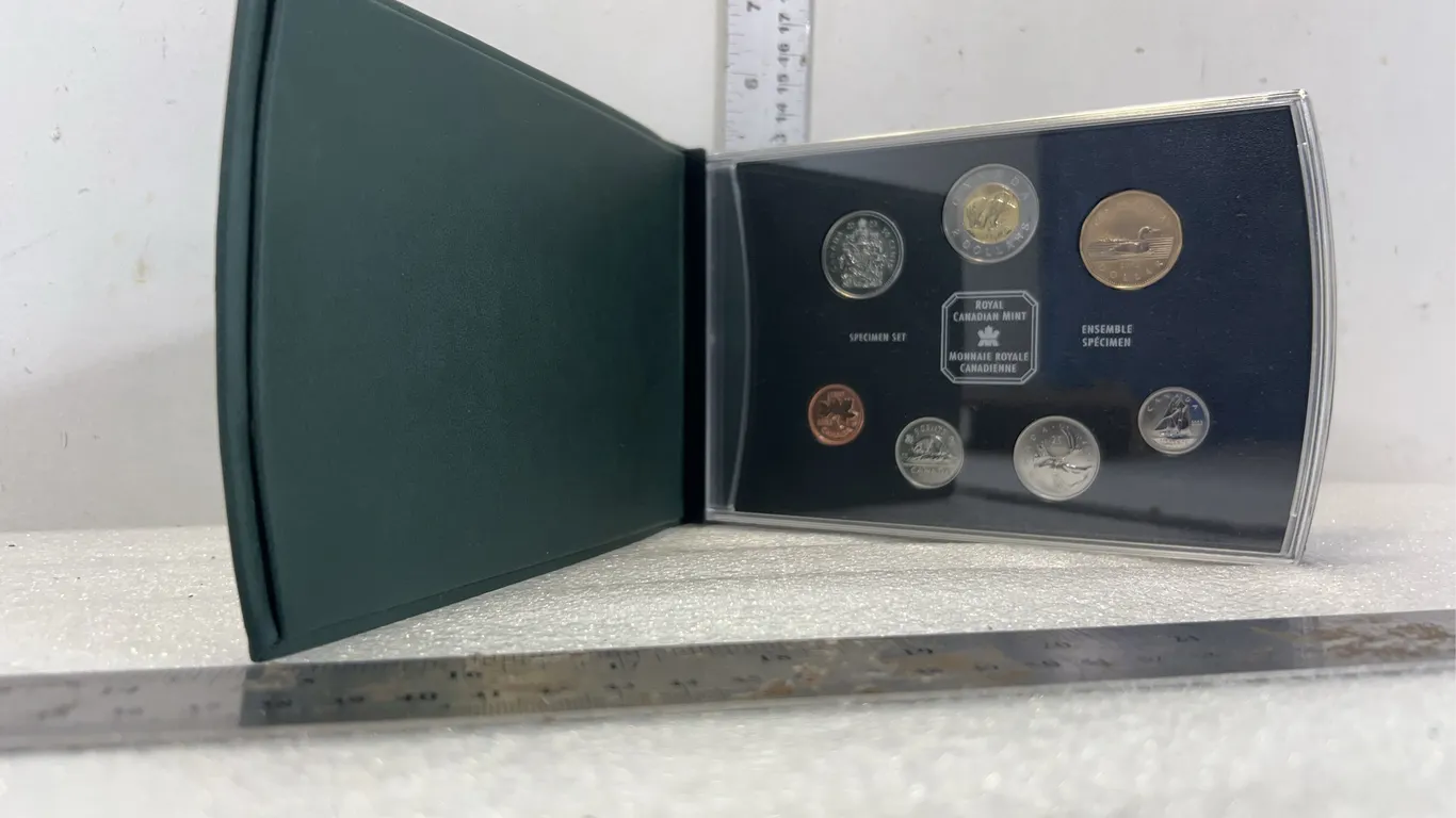 Royal Canadian Mint Set Coin Collection 2003, approx. 8'' x 5" *Unreserved*
