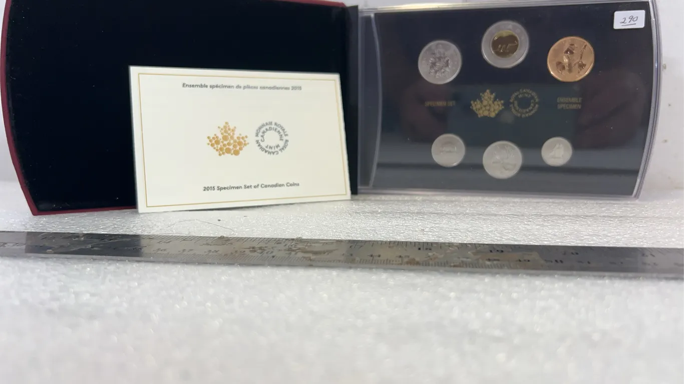 Royal Canadian Mint Set Coin Collection 2015, approx. 8'' x 5" *Unreserved*