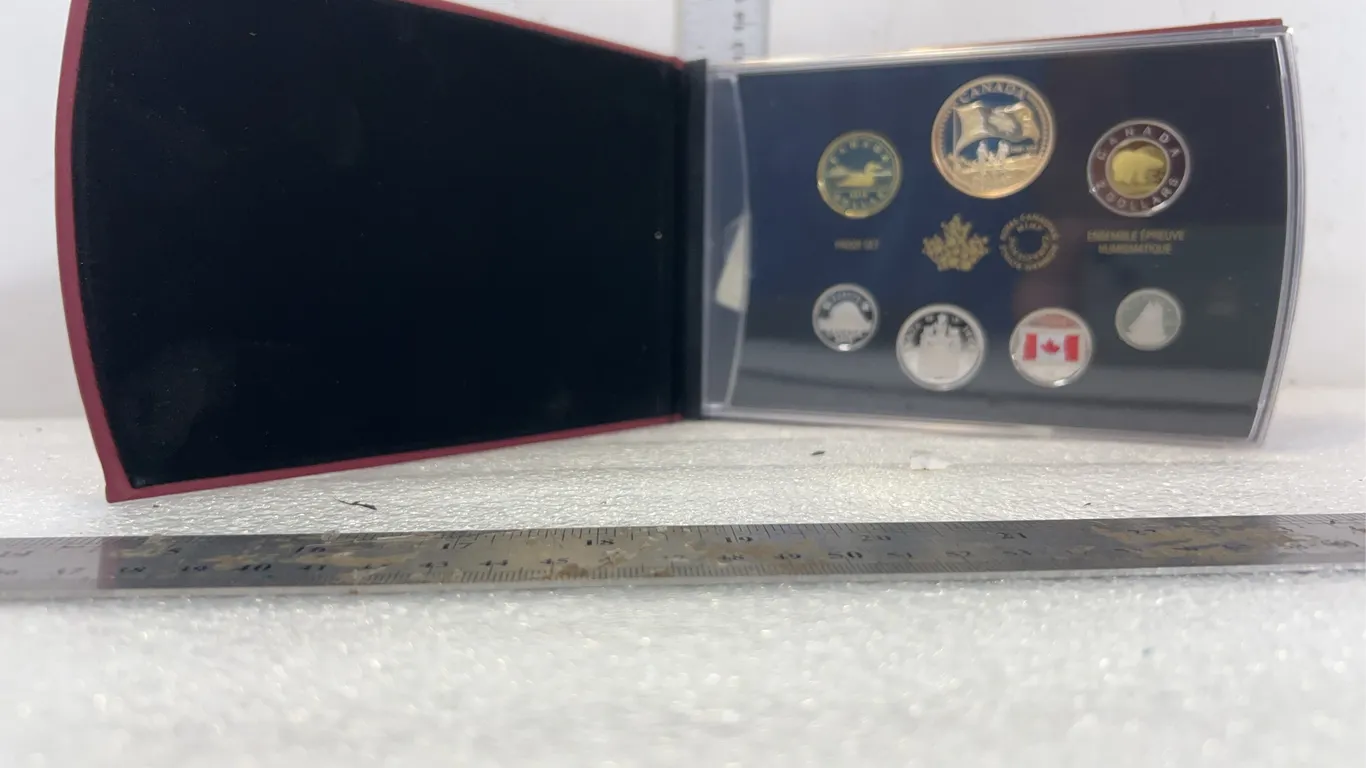 Royal Canadian Mint Set Coin Collection 2015 50th Anniversary of Canadian Flag, approx. 8'' x 5" *Unreserved*