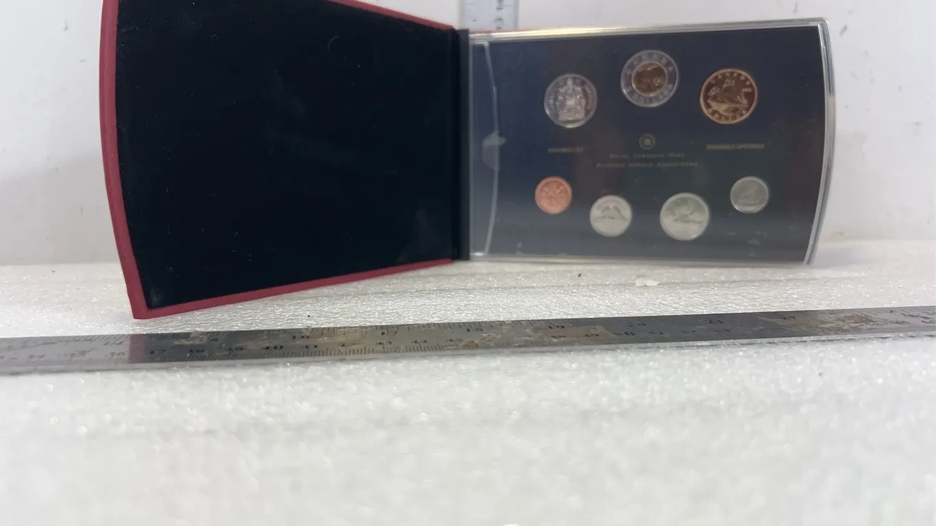 Royal Canadian Mint Set Coin Collection 2008, approx, 8'' x 5" *Unreserved*