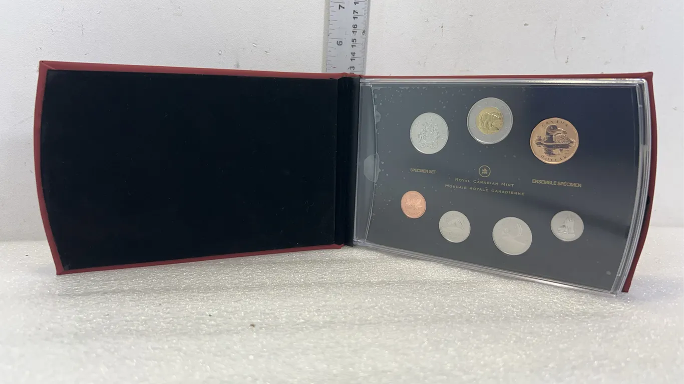 Royal Canadian Mint Set Coin Collection 2012 approx. 8'' x 5" *Unreserved*
