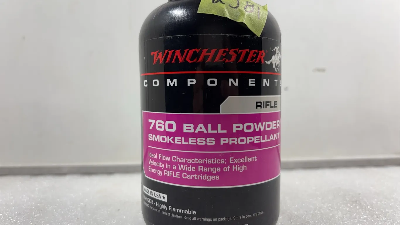1 - Bottle of Winchester Component Rifle Smokeless Propellant Approx. 454 grams ( 1 LB ) *Unreserved*