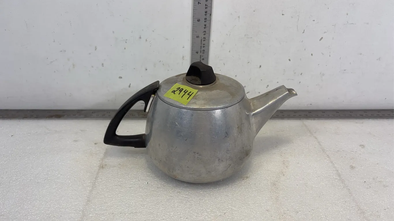 Aluminum Kettle, approx 6"x6", *Unreserved*