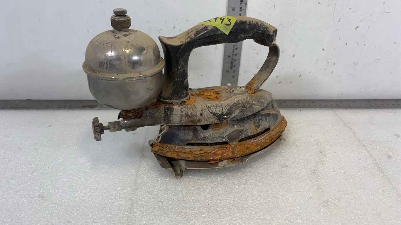 Vintage Gas Pressure Iron *Unreserved*