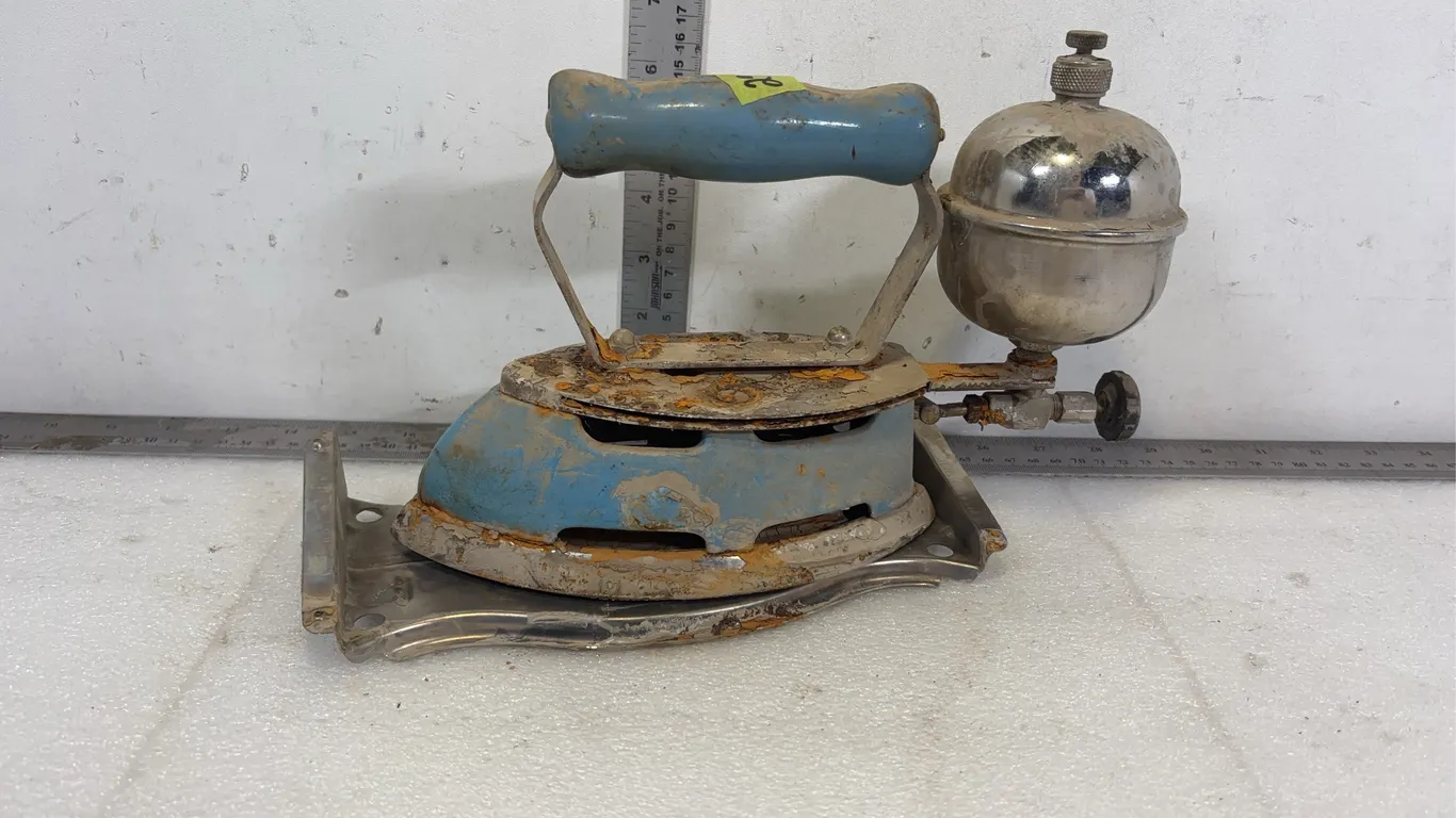 Vintage Gas Pressure Iron *Unreserved*