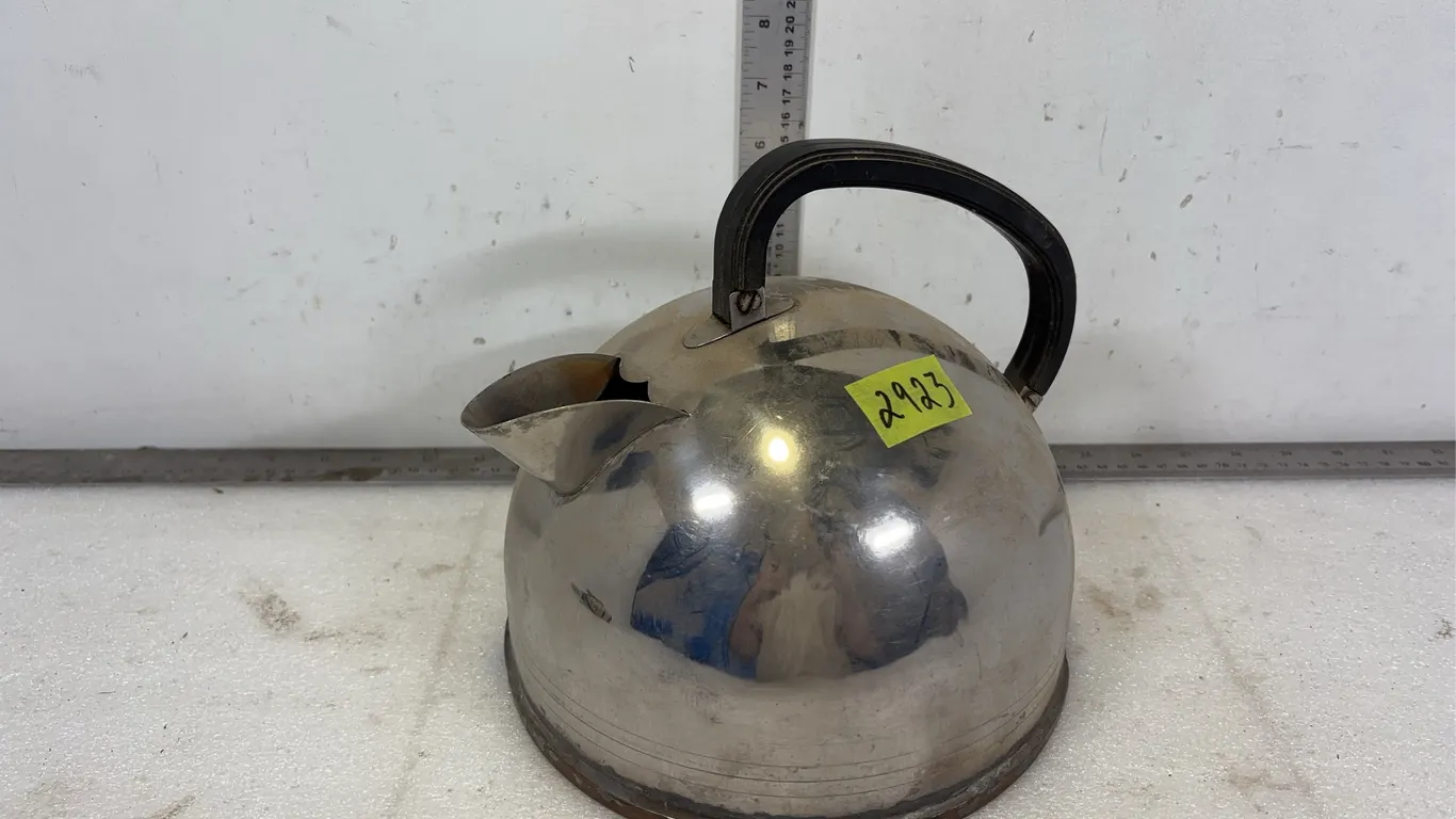 Chrome Kettle, 9" x 9" Diameter *Unreserved*