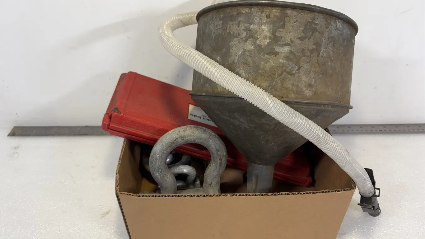 1 - Box of Bow Shackles and Mack Tools Compression Tester, Metal Funnel, approx. 5 pce*Unreserved*