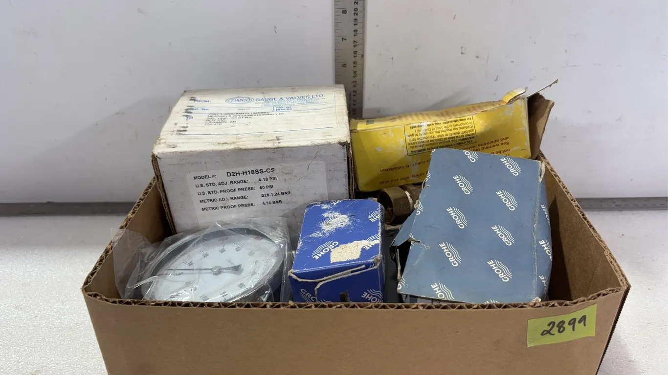 1 - Box of Assorted Gauges and Valves, approx. 8 pce *Unreserved*