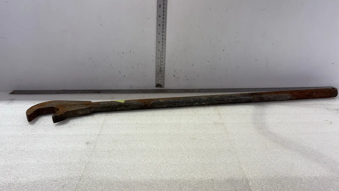 Heavy Duty Steel Wrench 35" Length *Unreserved*