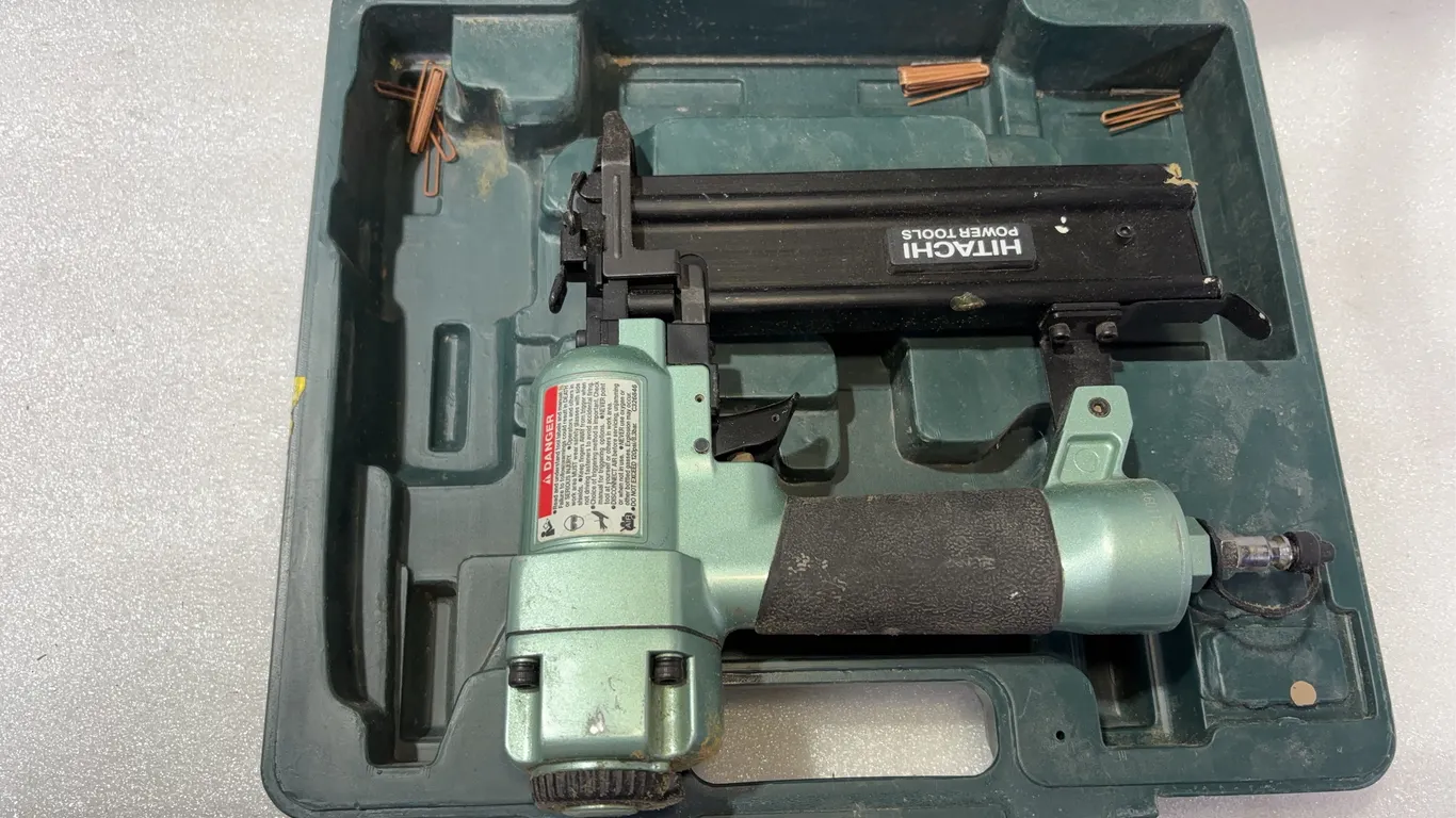 Hitachi Air Nailer *Unreserved*