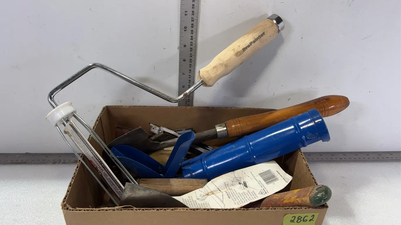 1 - Box of Assorted Tools, approx. 16 pce *Unreserved*