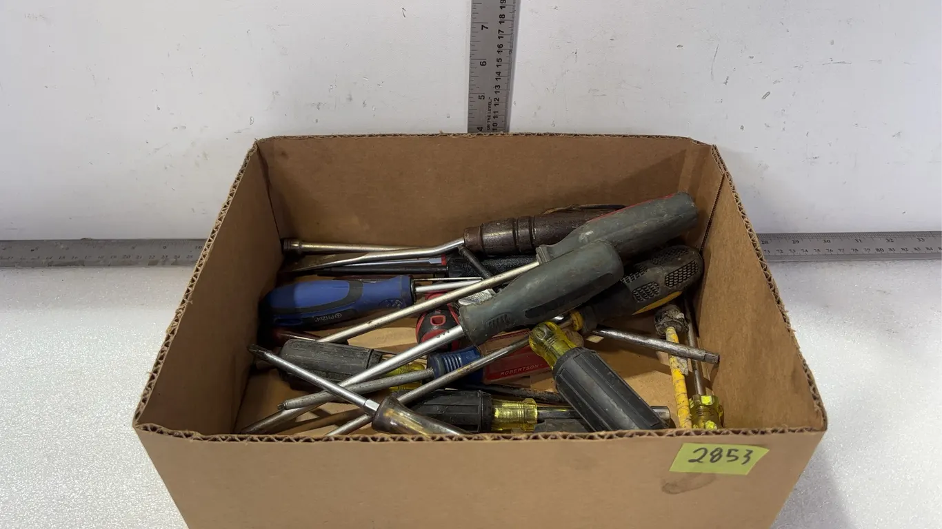 1 - Box of Assorted Screw Drivers, Pliers, approx. 21 pce *Unreserved*