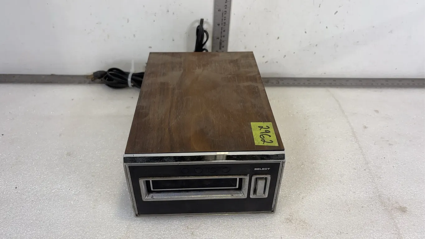 Vintage 8 Track Player, Approx 10"x7"x4", *Unreserved*