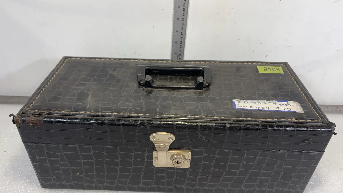 Vintage 8 Track Tape case, Approx 24 tapes, Approx 17"x8"x6", *Unreserved*