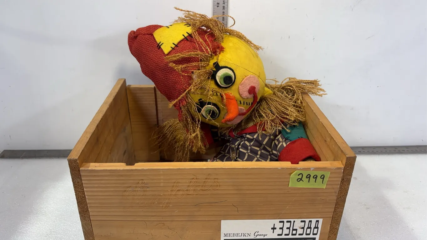 Vintage wooden crate with Vintage Scare-Crow doll, crate Approx 13"x7"x10", *Unreserved*