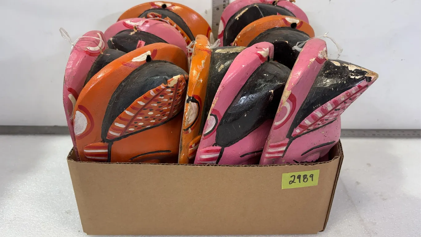 Box of Vintage Wooden decorative masks, Approx 9 pce, *Unreserved*