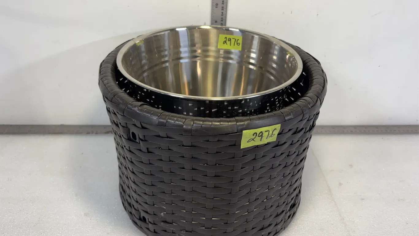 1 Planter Basket, 1 - Metal pail, Approx 9"x10" dia & 9"x12" dia, *Unreserved*