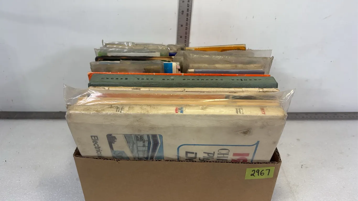 Box of Vintage Service manuals, Cars, trucks and tractor, Approx 38 pce, *Unreserved*