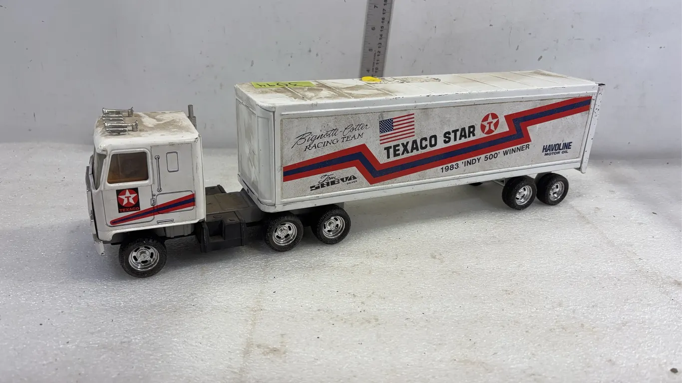 1983 Texaco Star 18 Wheeler Die Cast Replica Model, Approximately 18" x 4" x 6" *Unreserved*