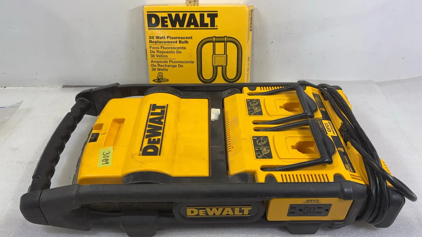 Dewalt DC022 Dual Port Worklight and Battery Charger with Spare Bulb, Approximately 26" x 13" x 5" *Unreserved*