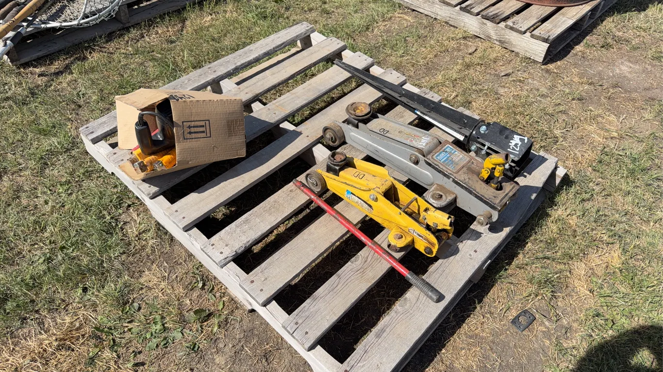 Husky Boy Hydraulic Jack, 2500 lb capacity, *Unreserved*