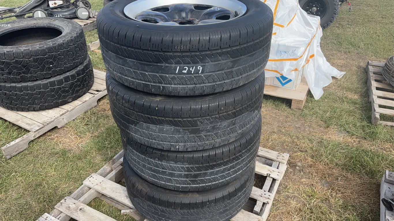 BF Goodrich Tires (4) P245/55R18 on 5 bolt rims, 5x120 off 2010 camaro *Unreserved*