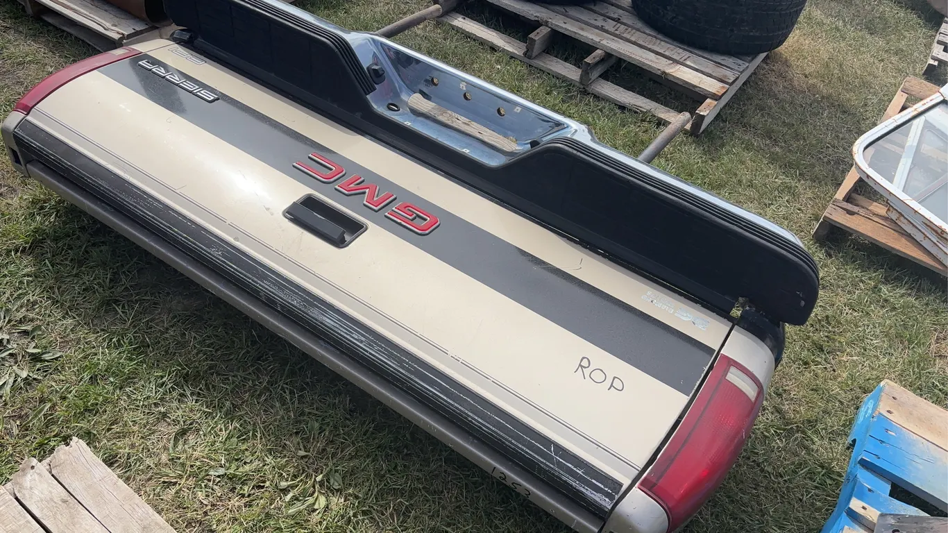 GMC Sierra Shelf Tailgate, 1997 rear bumpers, *Unreserved*