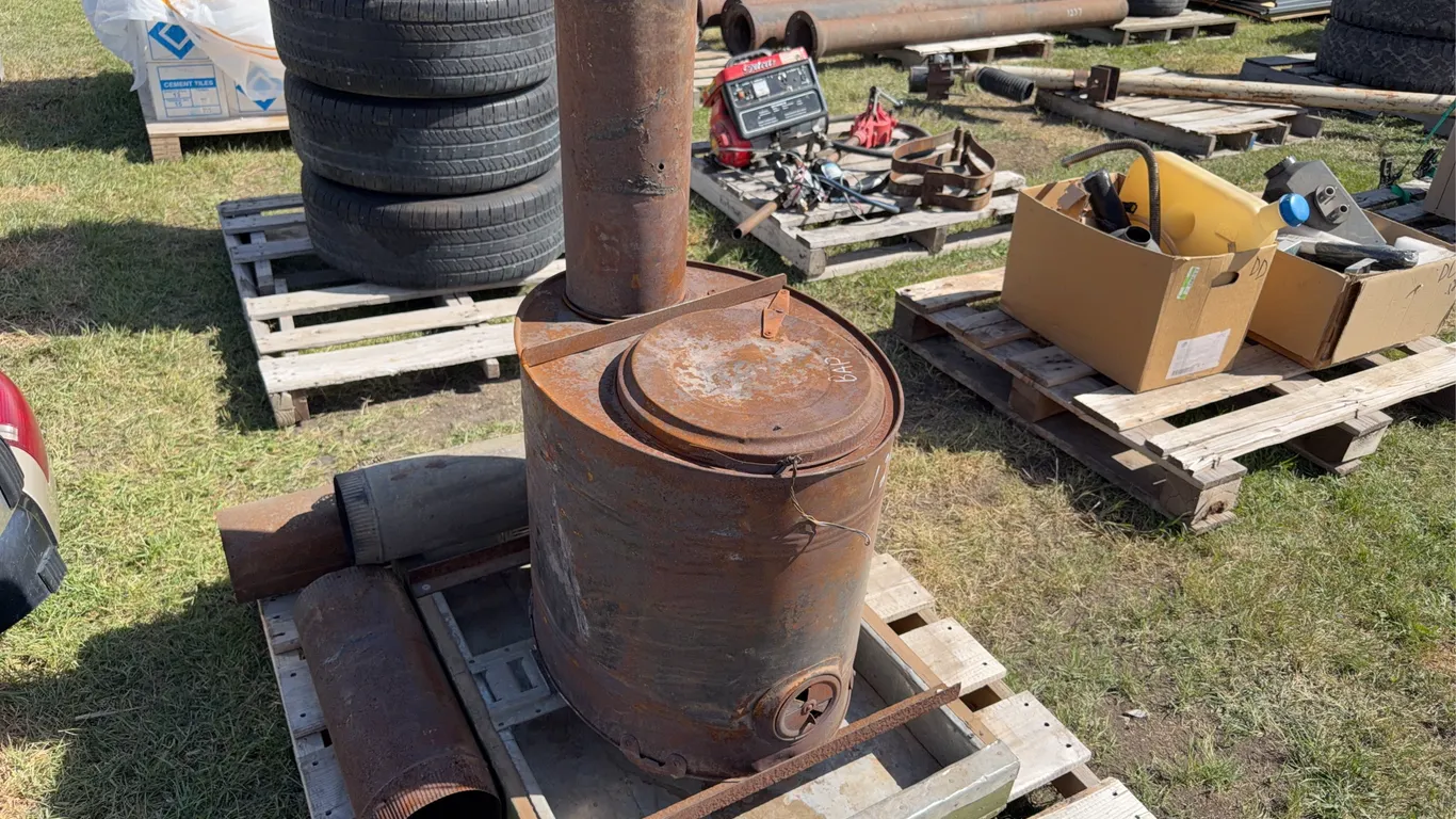 Camping wood Stove & Chimney, approx 2'x3'7", *Unreserved*