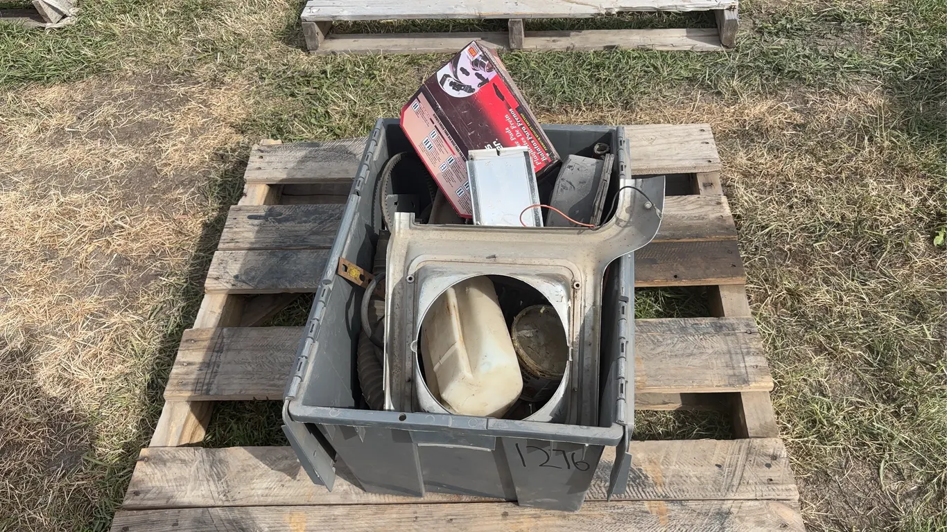 1968-72 Truck parts, *Unreserved*
